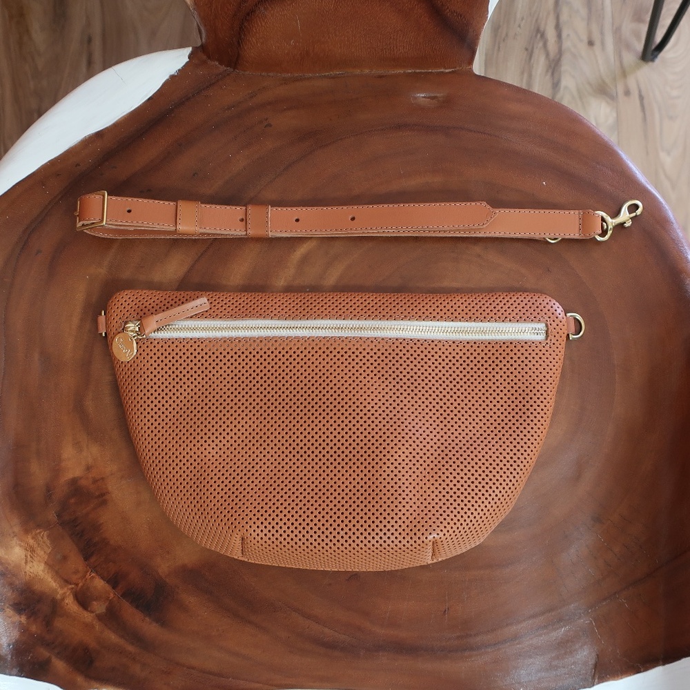 Clare V. Grand Fanny in Cuoio Perf